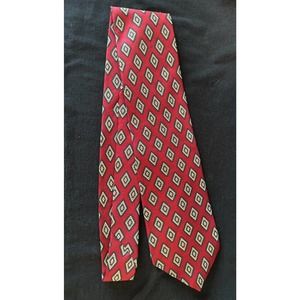 Geoffrey Beene "Red Diamond Tie" contemporary pattern 100% Silk Stain Resistant